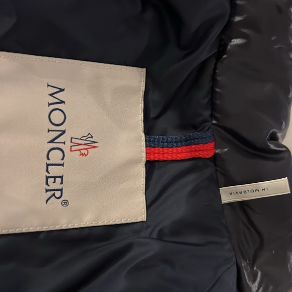 Moncler Navy Vest.  Fits from 1 yr to 5 yr old toddler.  Perfect new condition - Picture 6 of 8